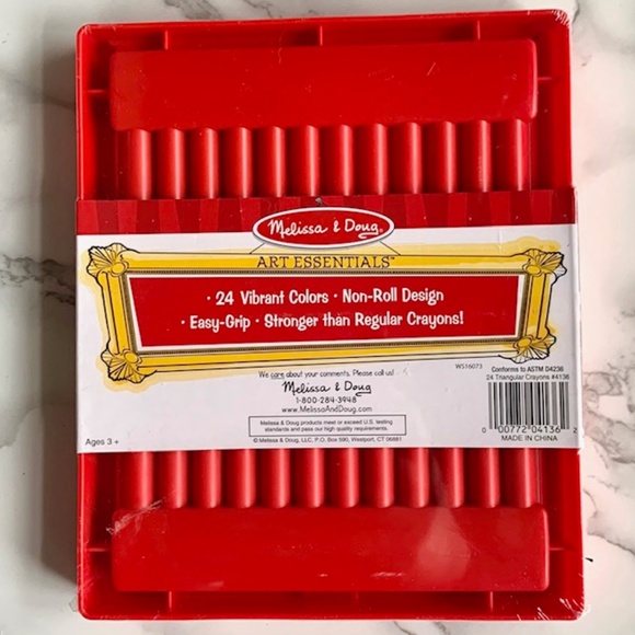 MELISSA & DOUG 24 Triangular Crayons BNIB - Picture 4 of 4